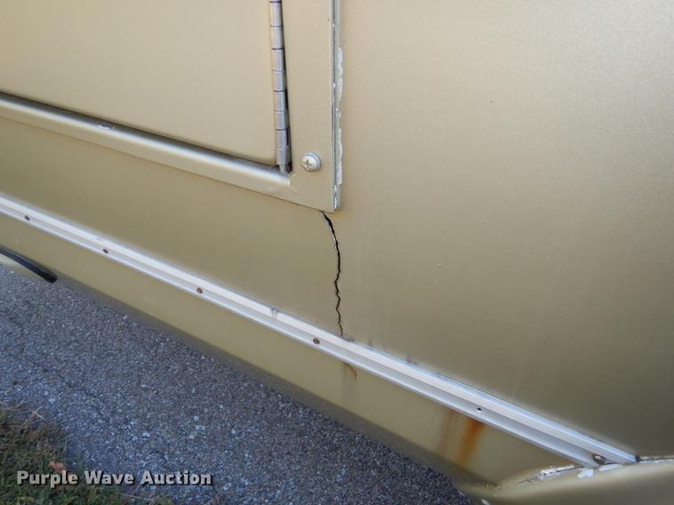 image for item J5668 2004 Ford E450 Super Duty Eldorado AeroTech shuttle bus