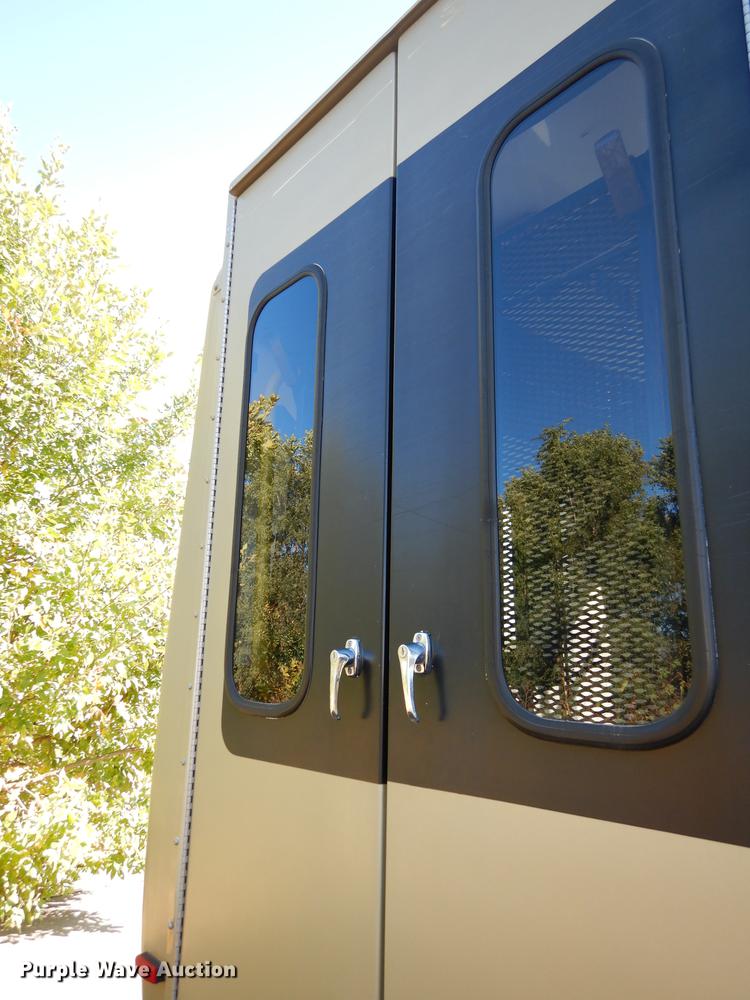 image for item J5668 2004 Ford E450 Super Duty Eldorado AeroTech shuttle bus