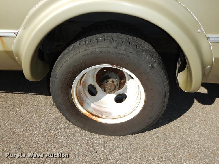 image for item J5668 2004 Ford E450 Super Duty Eldorado AeroTech shuttle bus