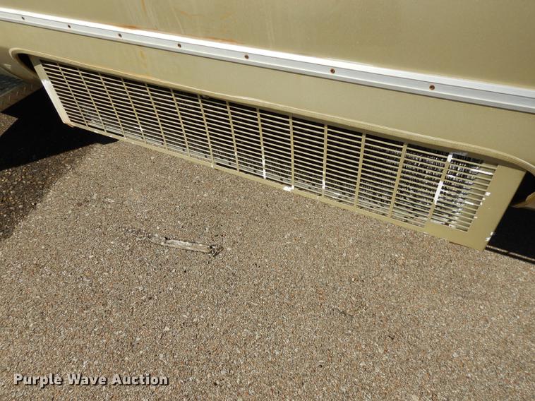 image for item J5668 2004 Ford E450 Super Duty Eldorado AeroTech shuttle bus