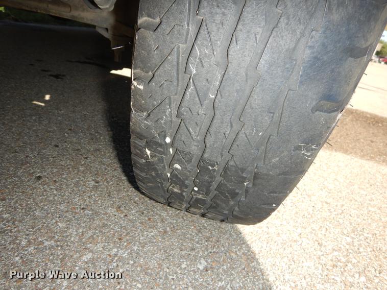 image for item J5668 2004 Ford E450 Super Duty Eldorado AeroTech shuttle bus