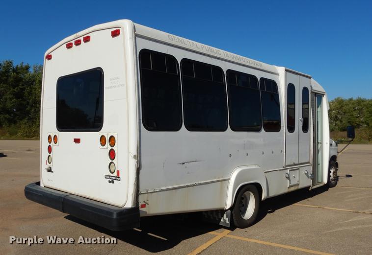 image for item J5669 2006 Ford Econoline E450 Super Duty Goshen Coach shuttle bus