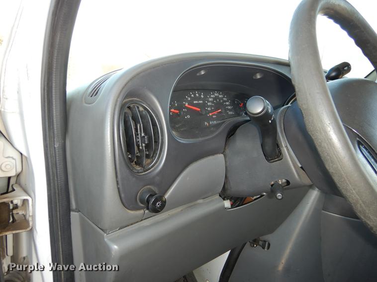 image for item J5669 2006 Ford Econoline E450 Super Duty Goshen Coach shuttle bus