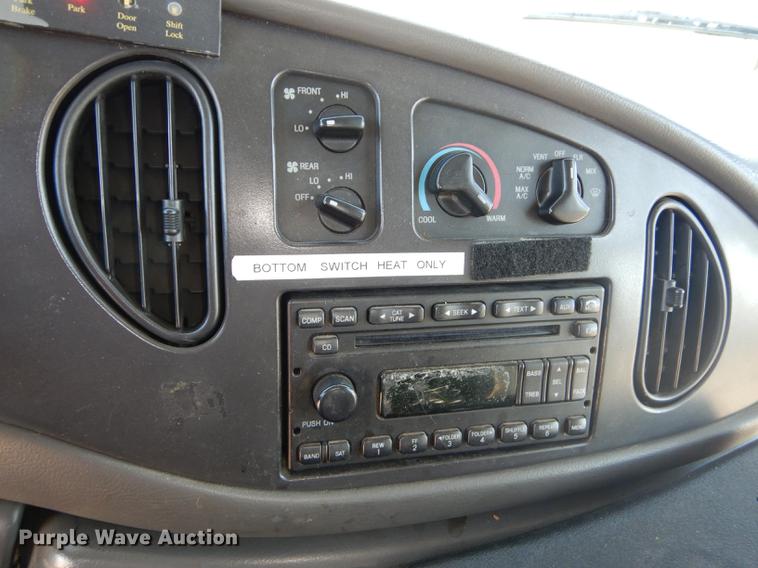 image for item J5669 2006 Ford Econoline E450 Super Duty Goshen Coach shuttle bus