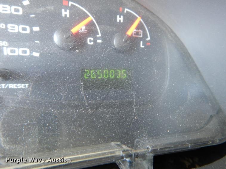 image for item J5669 2006 Ford Econoline E450 Super Duty Goshen Coach shuttle bus