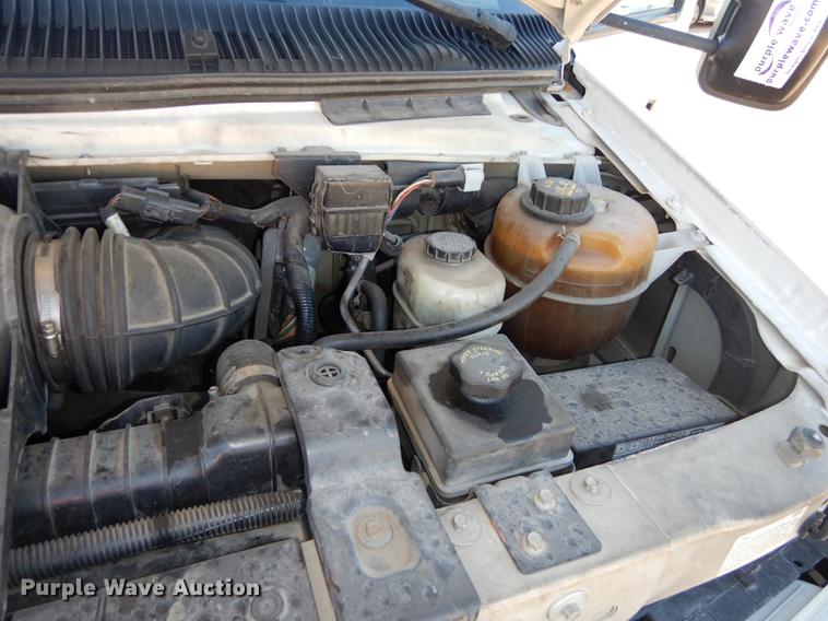 image for item J5669 2006 Ford Econoline E450 Super Duty Goshen Coach shuttle bus