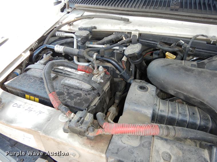 image for item J5669 2006 Ford Econoline E450 Super Duty Goshen Coach shuttle bus