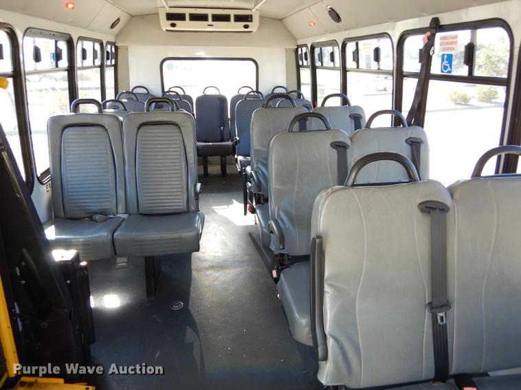 image for item J5669 2006 Ford Econoline E450 Super Duty Goshen Coach shuttle bus