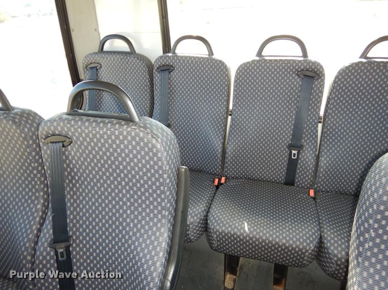 image for item J5669 2006 Ford Econoline E450 Super Duty Goshen Coach shuttle bus