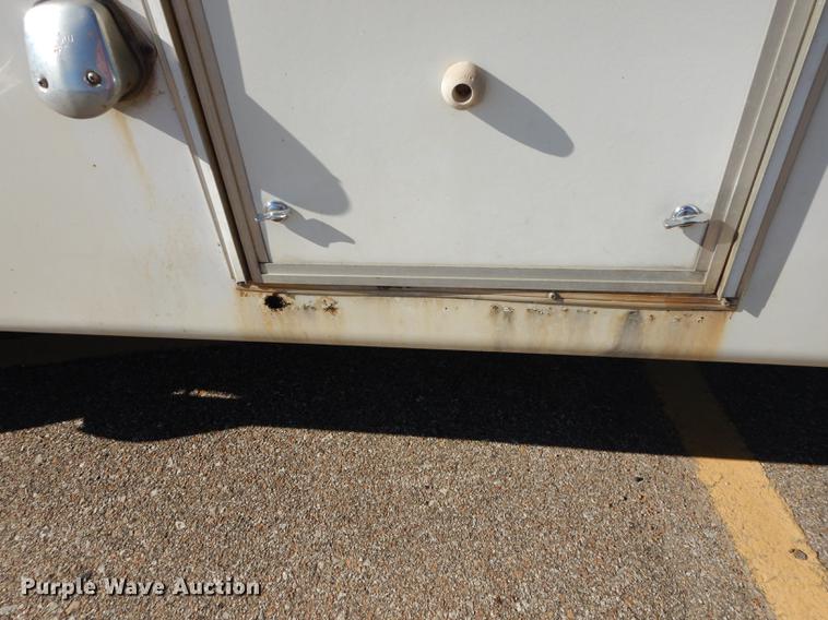 image for item J5669 2006 Ford Econoline E450 Super Duty Goshen Coach shuttle bus