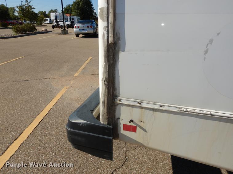 image for item J5669 2006 Ford Econoline E450 Super Duty Goshen Coach shuttle bus