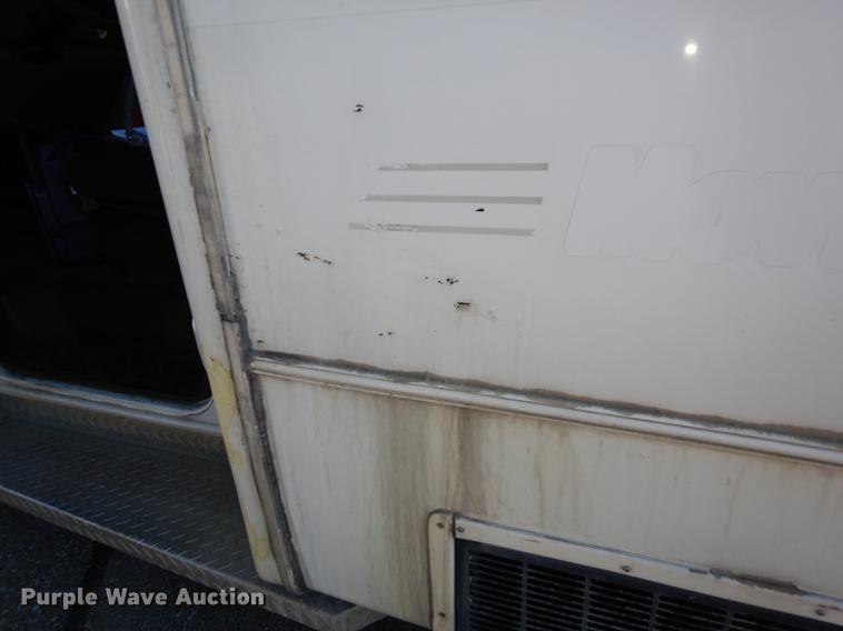 image for item J5669 2006 Ford Econoline E450 Super Duty Goshen Coach shuttle bus