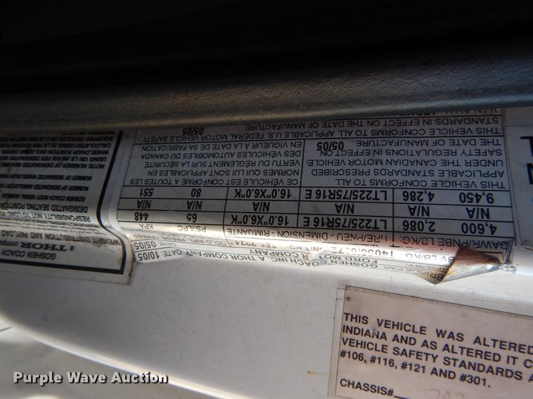 image for item J5669 2006 Ford Econoline E450 Super Duty Goshen Coach shuttle bus