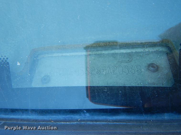 image for item J5669 2006 Ford Econoline E450 Super Duty Goshen Coach shuttle bus