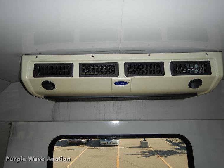 image for item J5670 2006 Ford Econoline E450 Super Duty shuttle bus