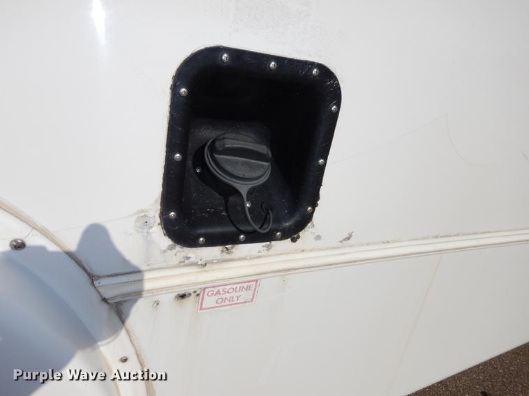 image for item J5670 2006 Ford Econoline E450 Super Duty shuttle bus