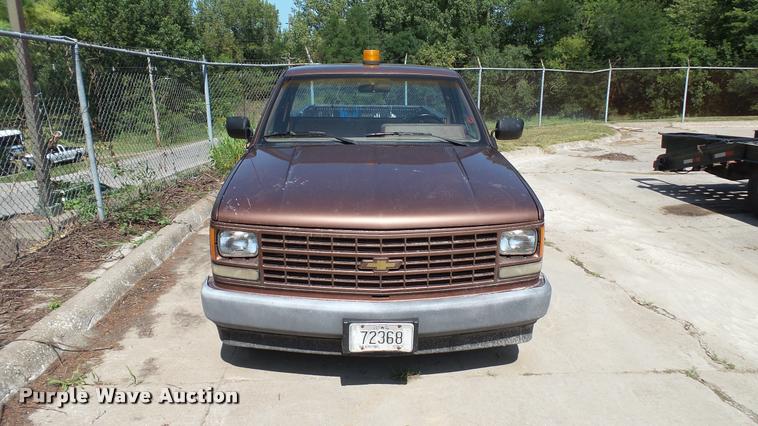 image for item K3867 1989 Chevrolet 1500 pickup truck