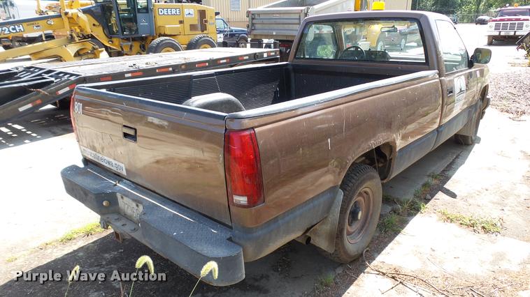 image for item K3867 1989 Chevrolet 1500 pickup truck