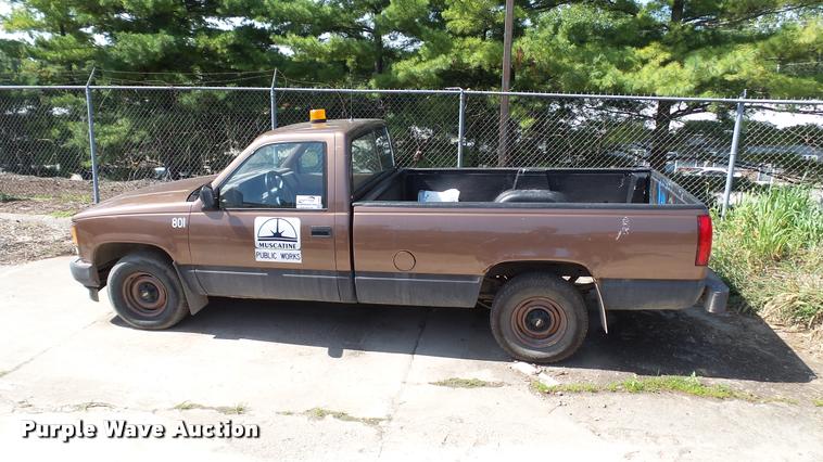 image for item K3867 1989 Chevrolet 1500 pickup truck