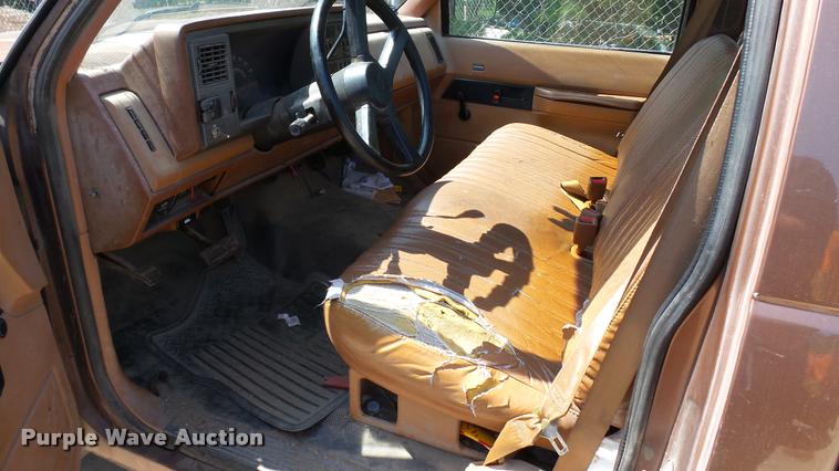 image for item K3867 1989 Chevrolet 1500 pickup truck