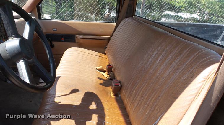 image for item K3867 1989 Chevrolet 1500 pickup truck