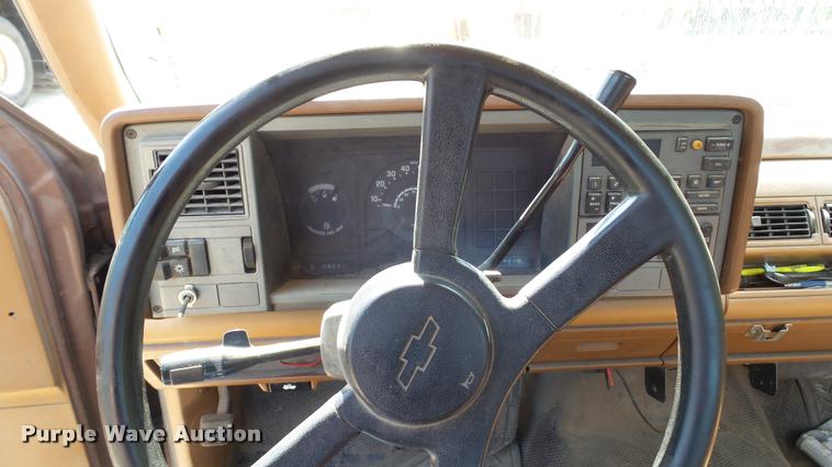 image for item K3867 1989 Chevrolet 1500 pickup truck