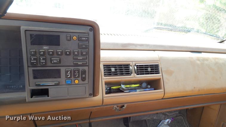 image for item K3867 1989 Chevrolet 1500 pickup truck