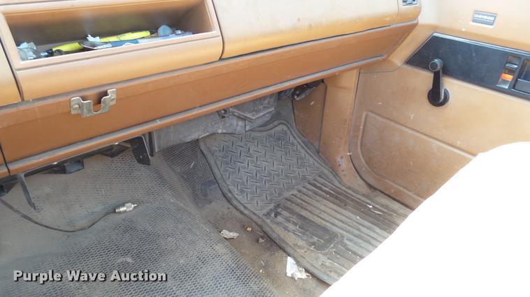 image for item K3867 1989 Chevrolet 1500 pickup truck