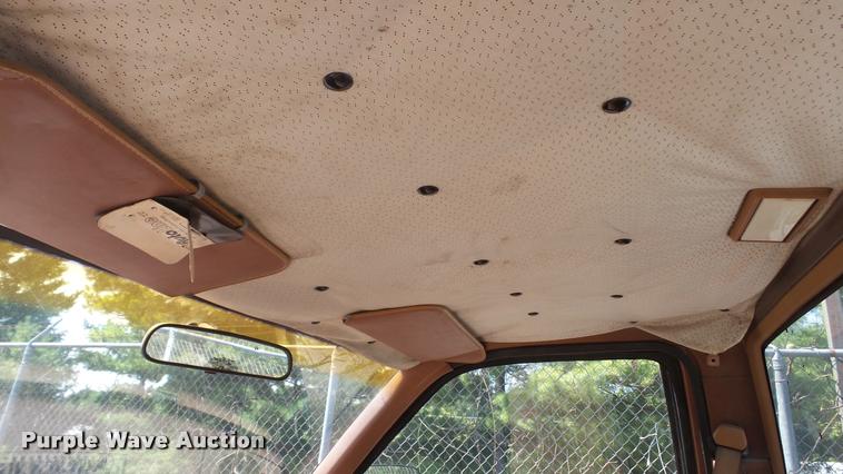 image for item K3867 1989 Chevrolet 1500 pickup truck