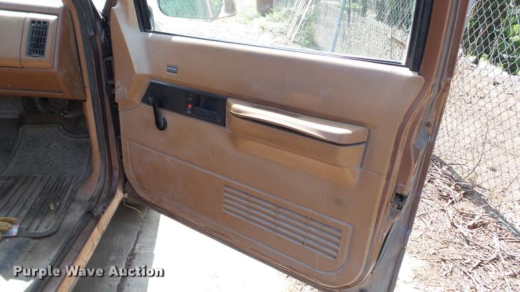 image for item K3867 1989 Chevrolet 1500 pickup truck
