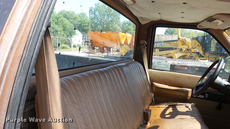 image for item K3867 1989 Chevrolet 1500 pickup truck