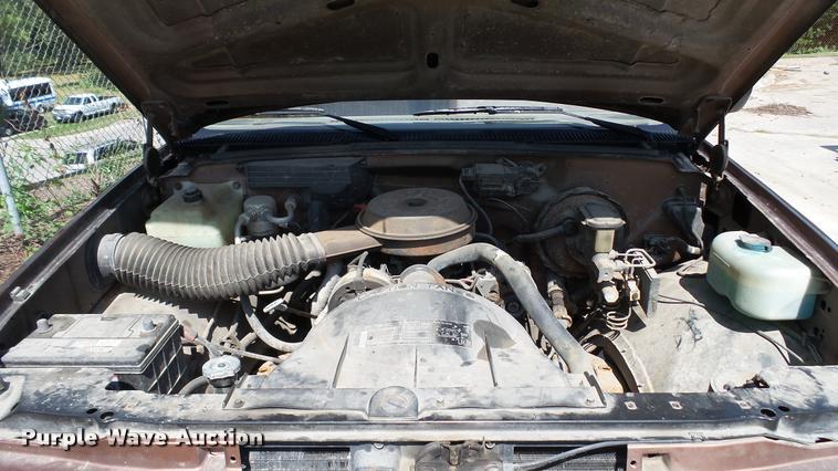 image for item K3867 1989 Chevrolet 1500 pickup truck