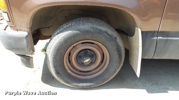 image for item K3867 1989 Chevrolet 1500 pickup truck