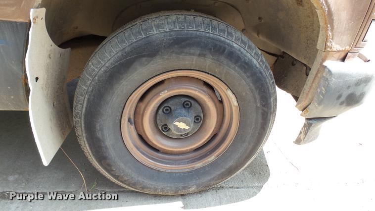 image for item K3867 1989 Chevrolet 1500 pickup truck