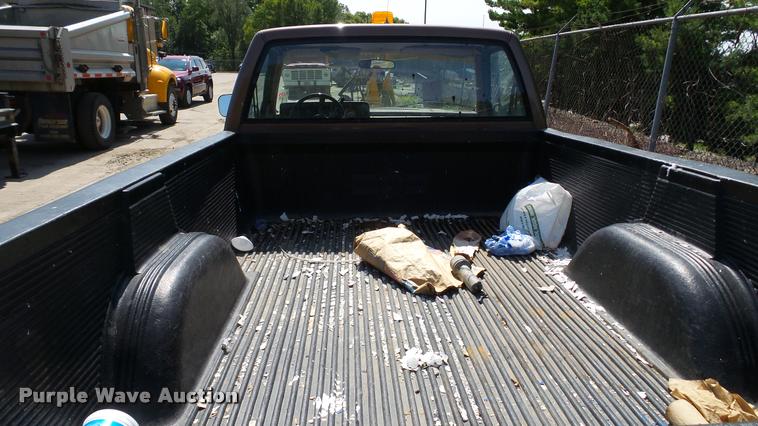 image for item K3867 1989 Chevrolet 1500 pickup truck