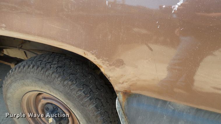 image for item K3867 1989 Chevrolet 1500 pickup truck