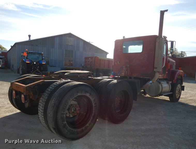 image for item K5835 1983 International Transtar 4300 semi truck