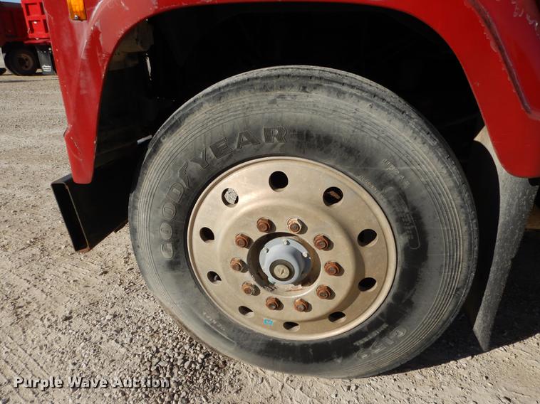 image for item K5835 1983 International Transtar 4300 semi truck