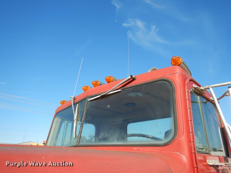 image for item K5835 1983 International Transtar 4300 semi truck