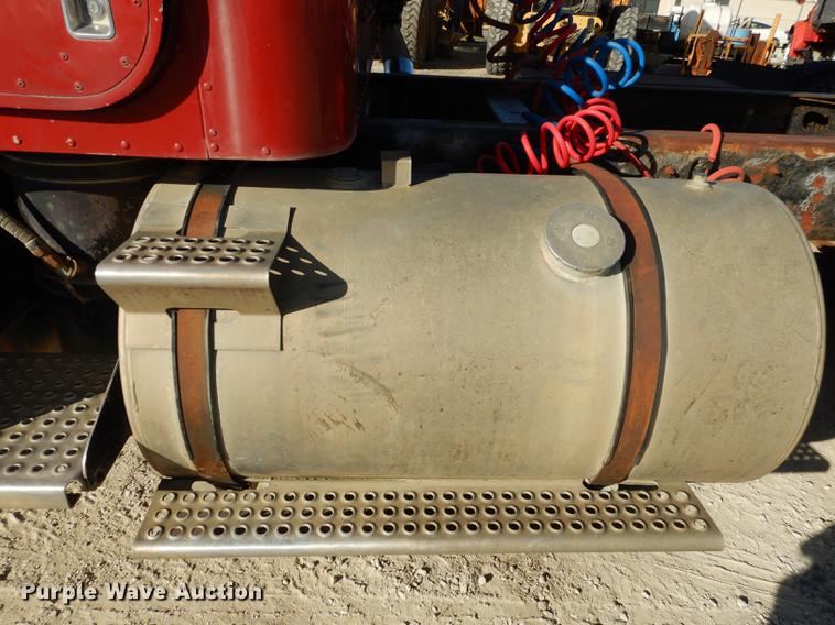 image for item K5835 1983 International Transtar 4300 semi truck