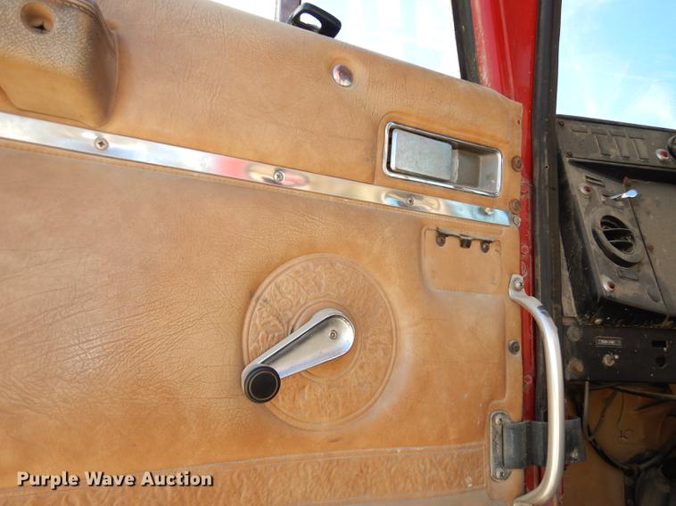 image for item K5835 1983 International Transtar 4300 semi truck