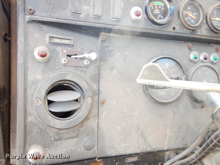 image for item K5835 1983 International Transtar 4300 semi truck