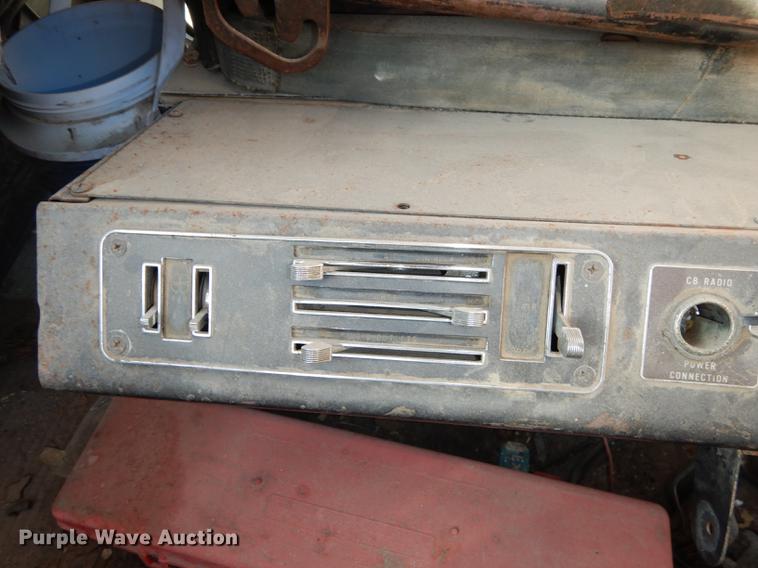 image for item K5835 1983 International Transtar 4300 semi truck