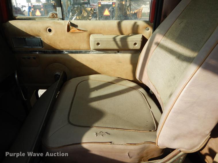 image for item K5835 1983 International Transtar 4300 semi truck