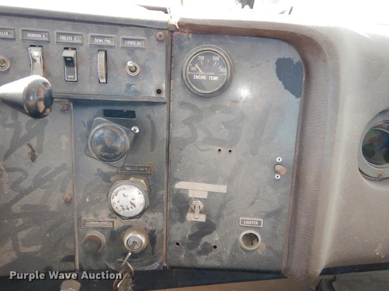 image for item K5835 1983 International Transtar 4300 semi truck