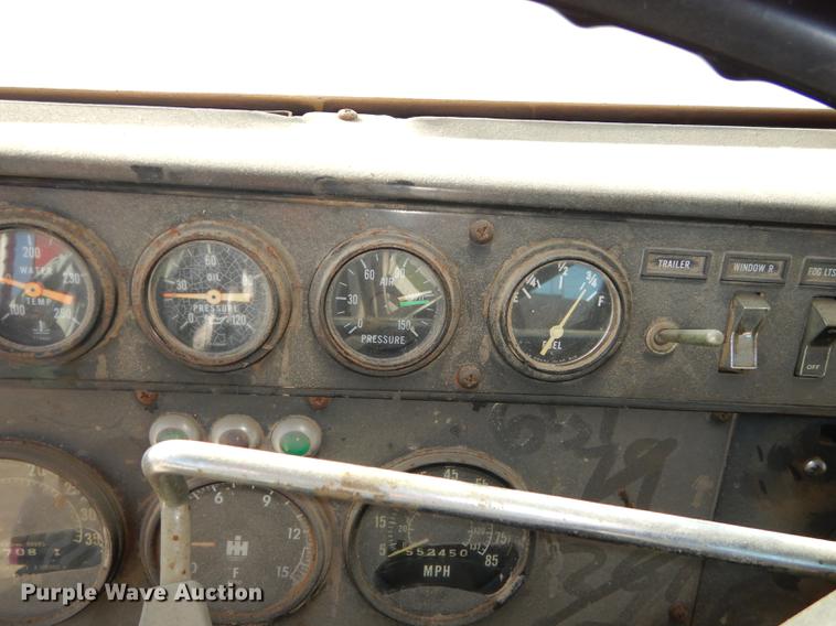 image for item K5835 1983 International Transtar 4300 semi truck