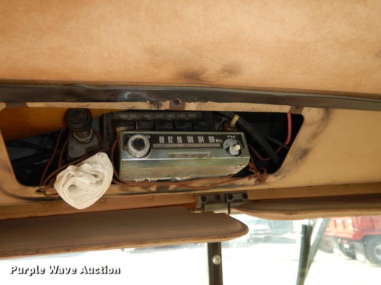 image for item K5835 1983 International Transtar 4300 semi truck