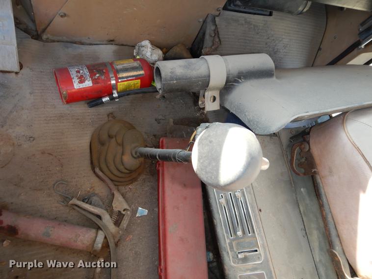 image for item K5835 1983 International Transtar 4300 semi truck