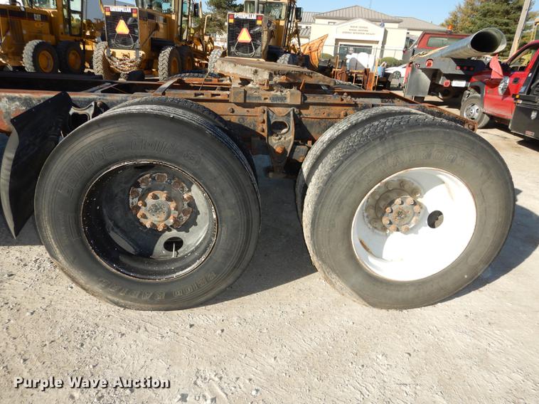 image for item K5835 1983 International Transtar 4300 semi truck