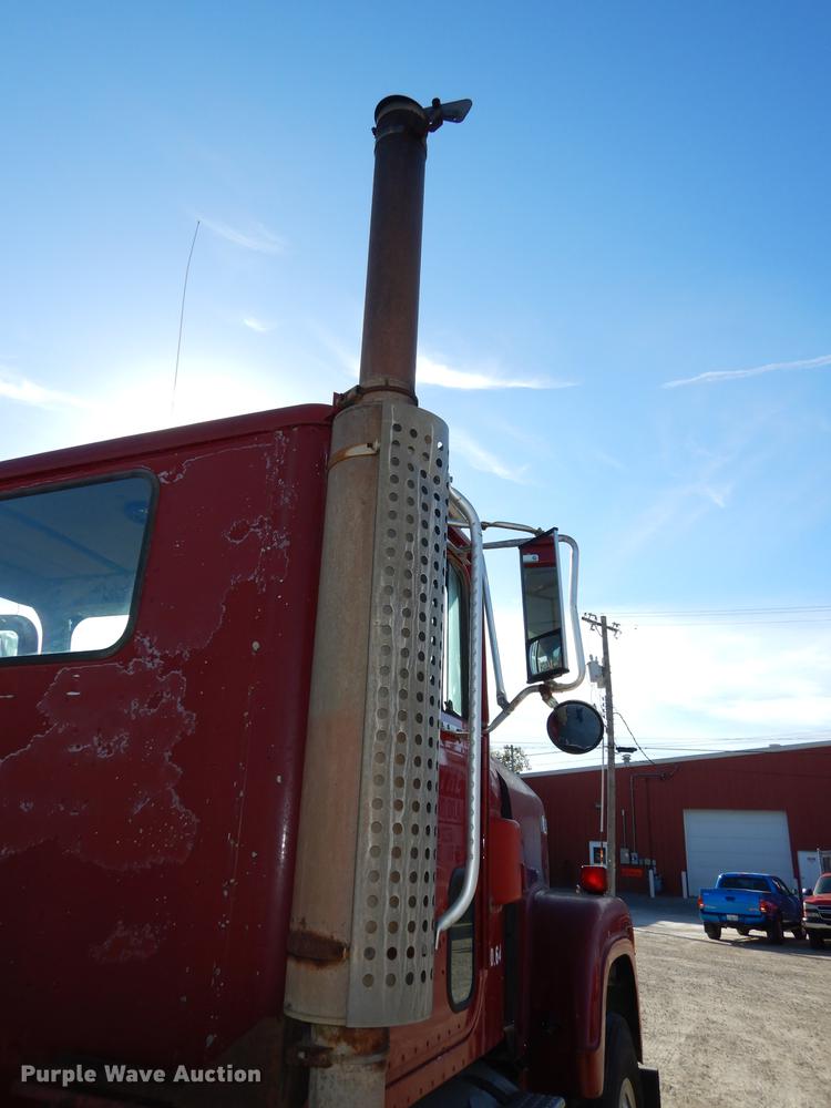 image for item K5835 1983 International Transtar 4300 semi truck